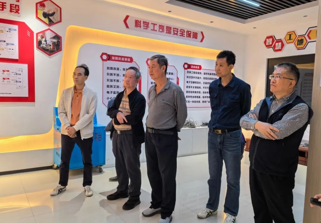 廣東省土木建筑學會工程施工專委會何炳泉主任委員一行蒞臨我司調(diào)研指導工作